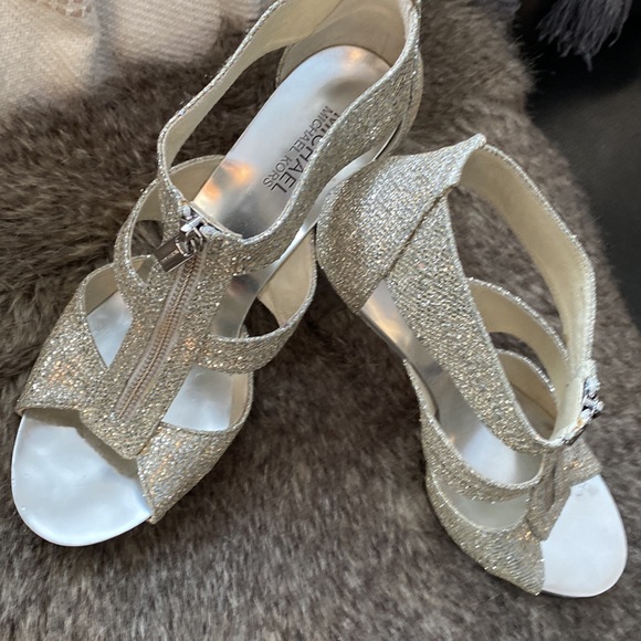 Michael Kors Berkley T Strap  Silver / Glitter ✨ - Picture 2 of 2